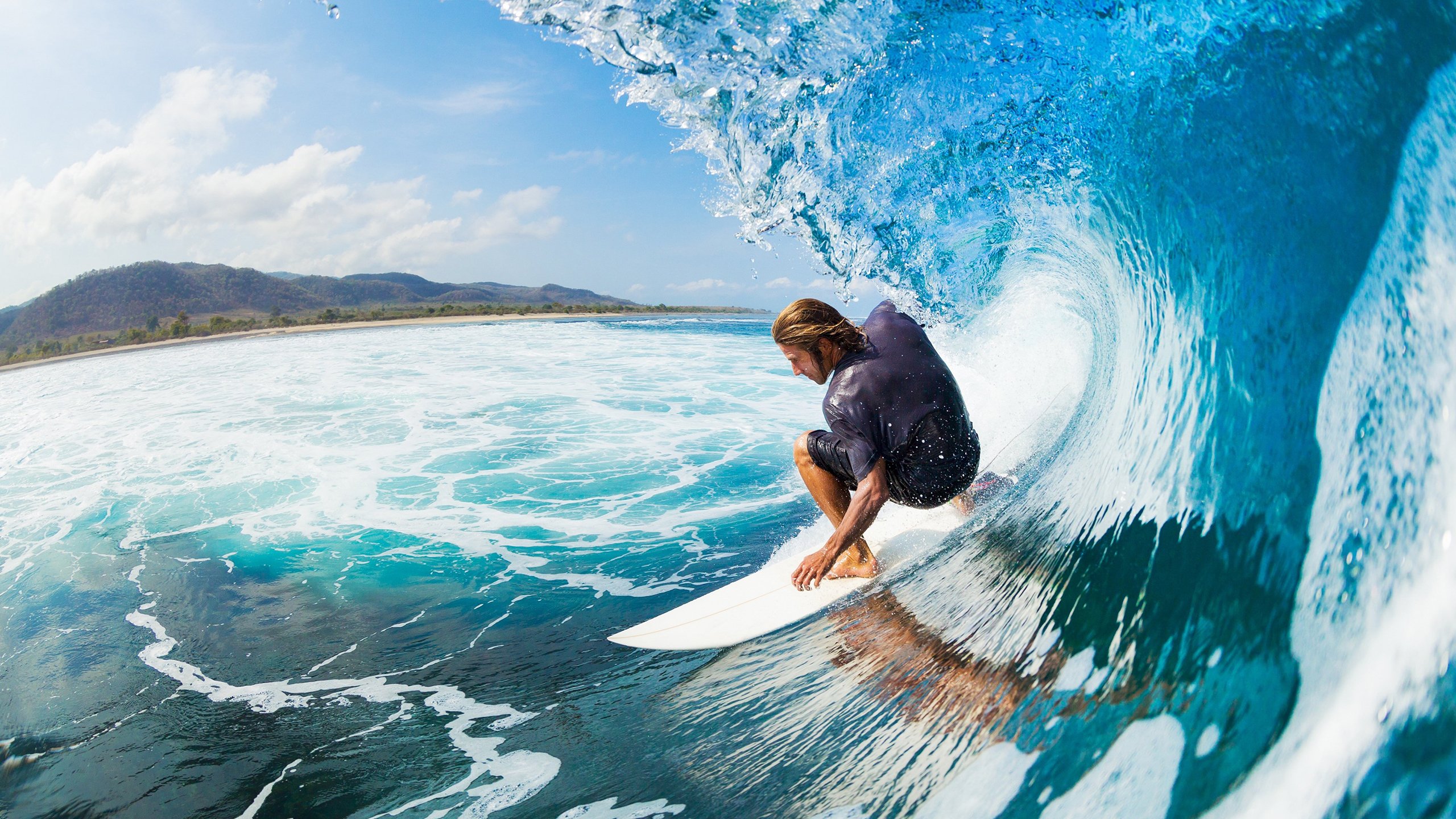 “高新体育中心:举重选手突破极限,赛场上演壮丽的力量之战”